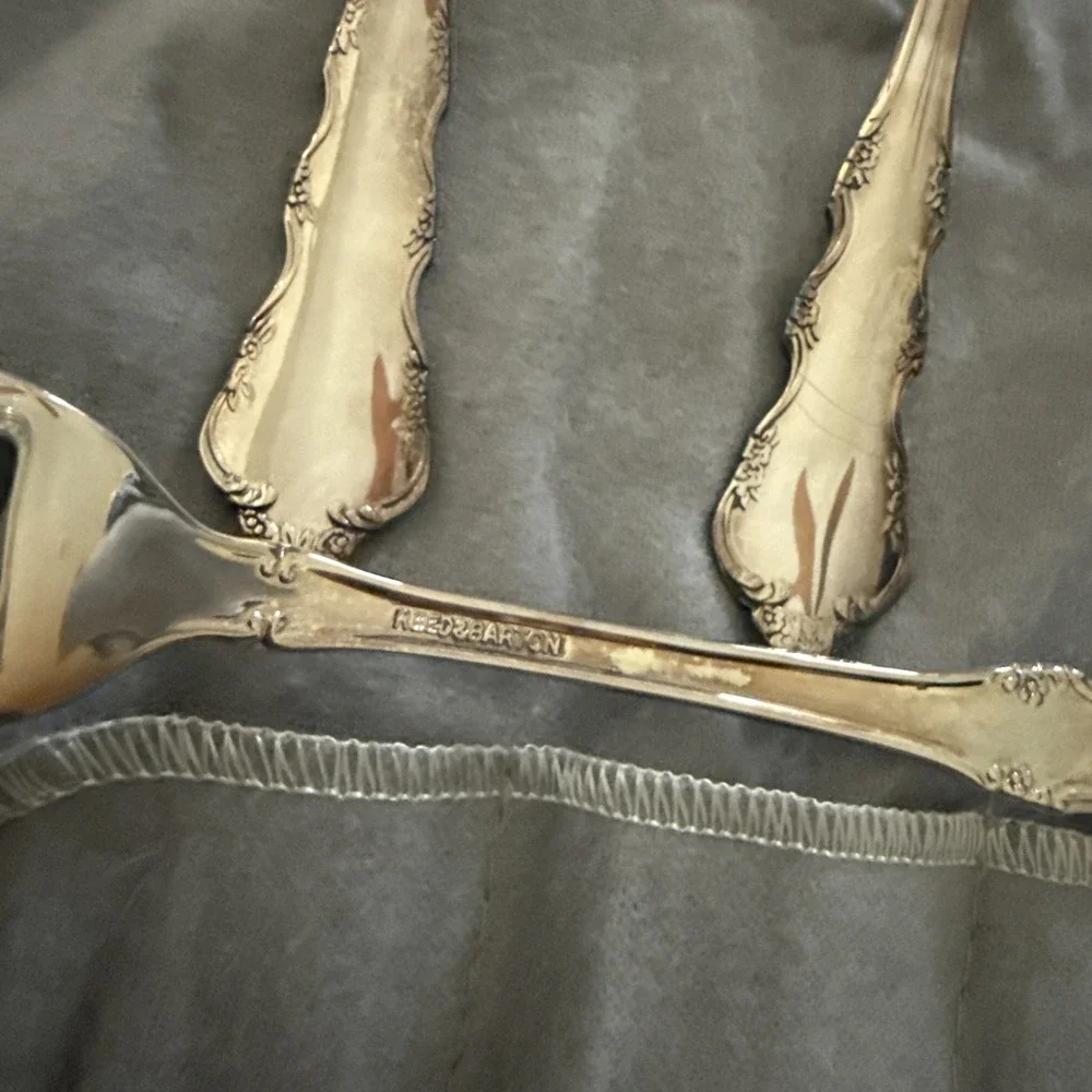 REED & BARTON SILVERPLATE DRESDEN ROSE 5 PIECE PLACE SETTING New Old Stock *read